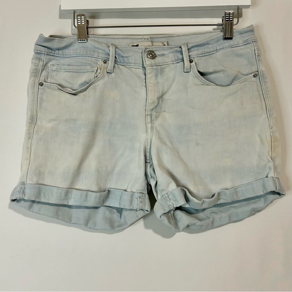 Levi’s Women’s Cuffed Light Wash Denim Jean Shorts Blue Size 30 FLAW